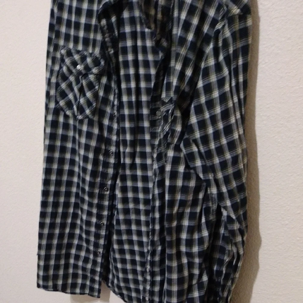 Old Navy Blue and White Casual Button Down Shirt - Picture 5 of 9
